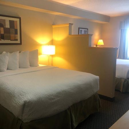 Travelodge By Wyndham Форт Макмъри Екстериор снимка