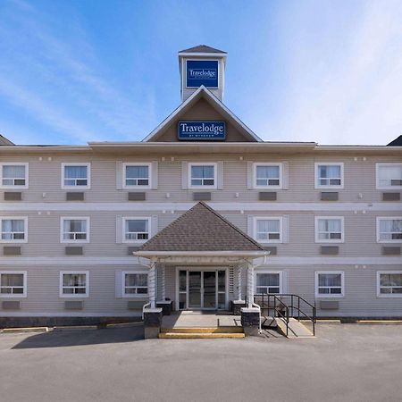 Travelodge By Wyndham Форт Макмъри Екстериор снимка