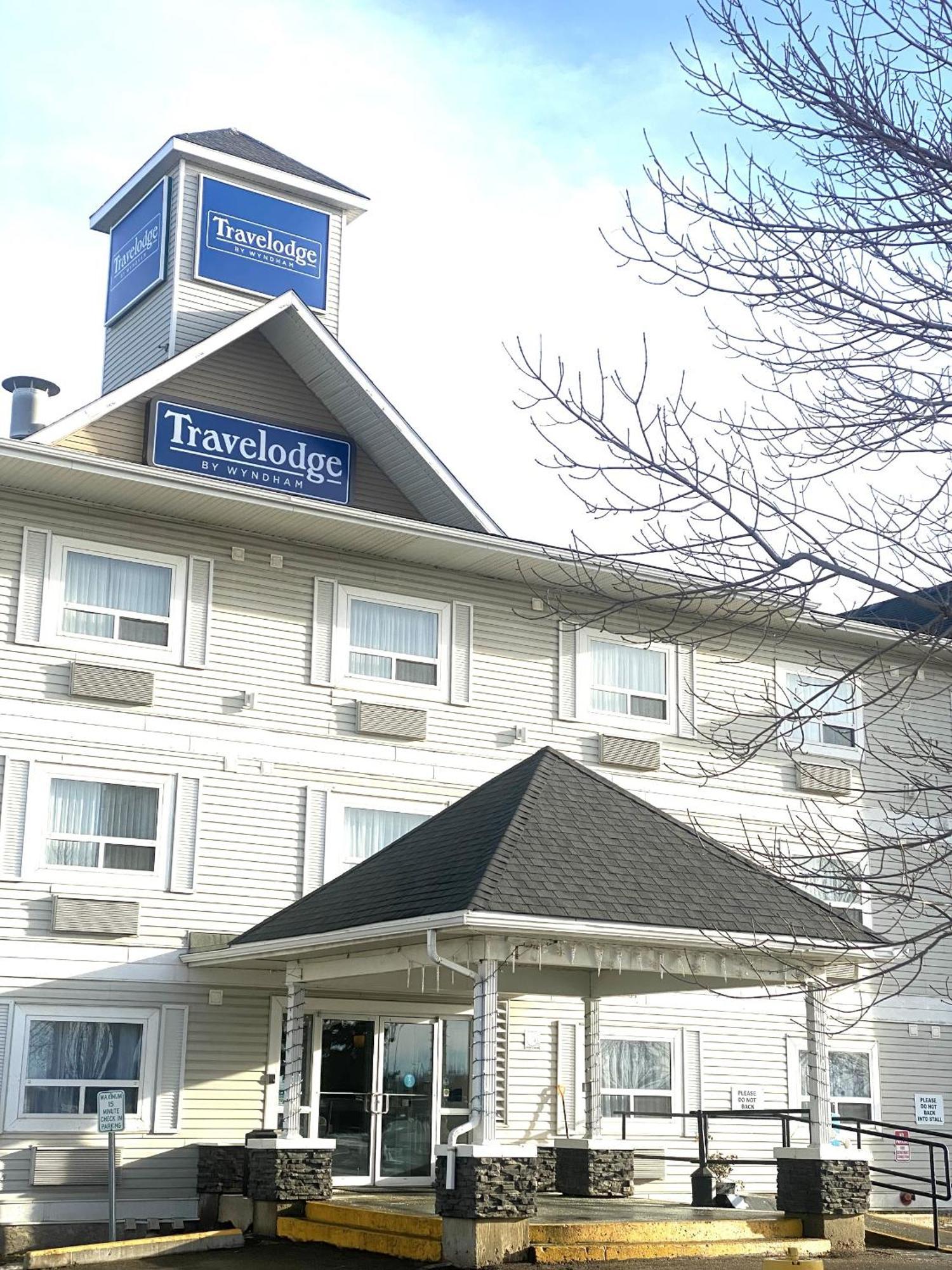 Travelodge By Wyndham Форт Макмъри Екстериор снимка