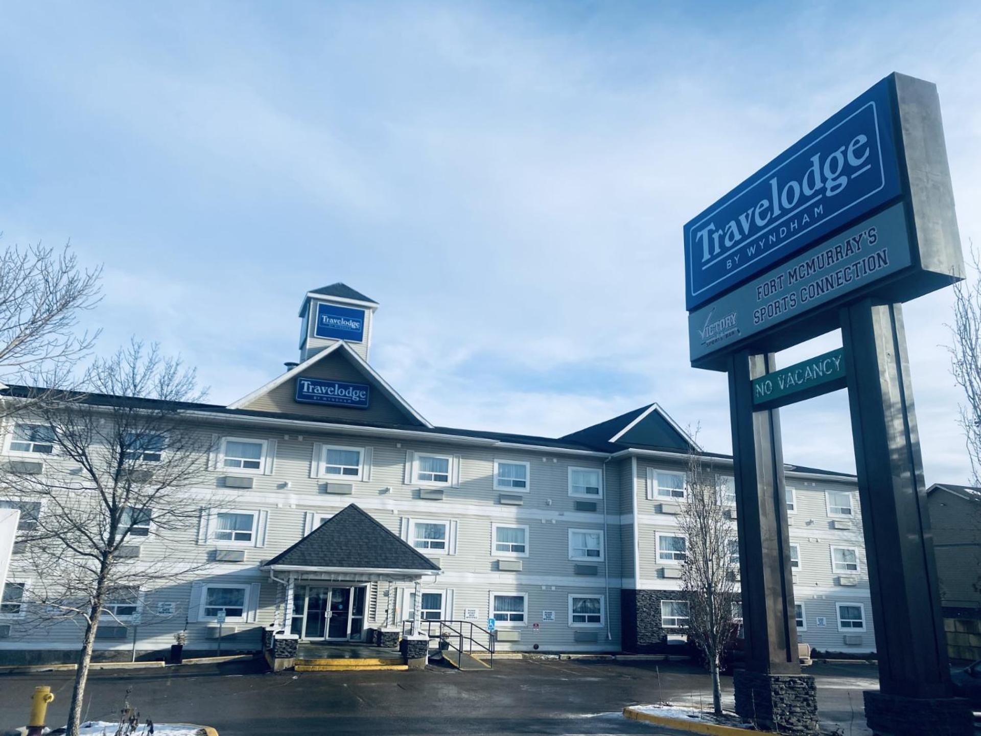 Travelodge By Wyndham Форт Макмъри Екстериор снимка