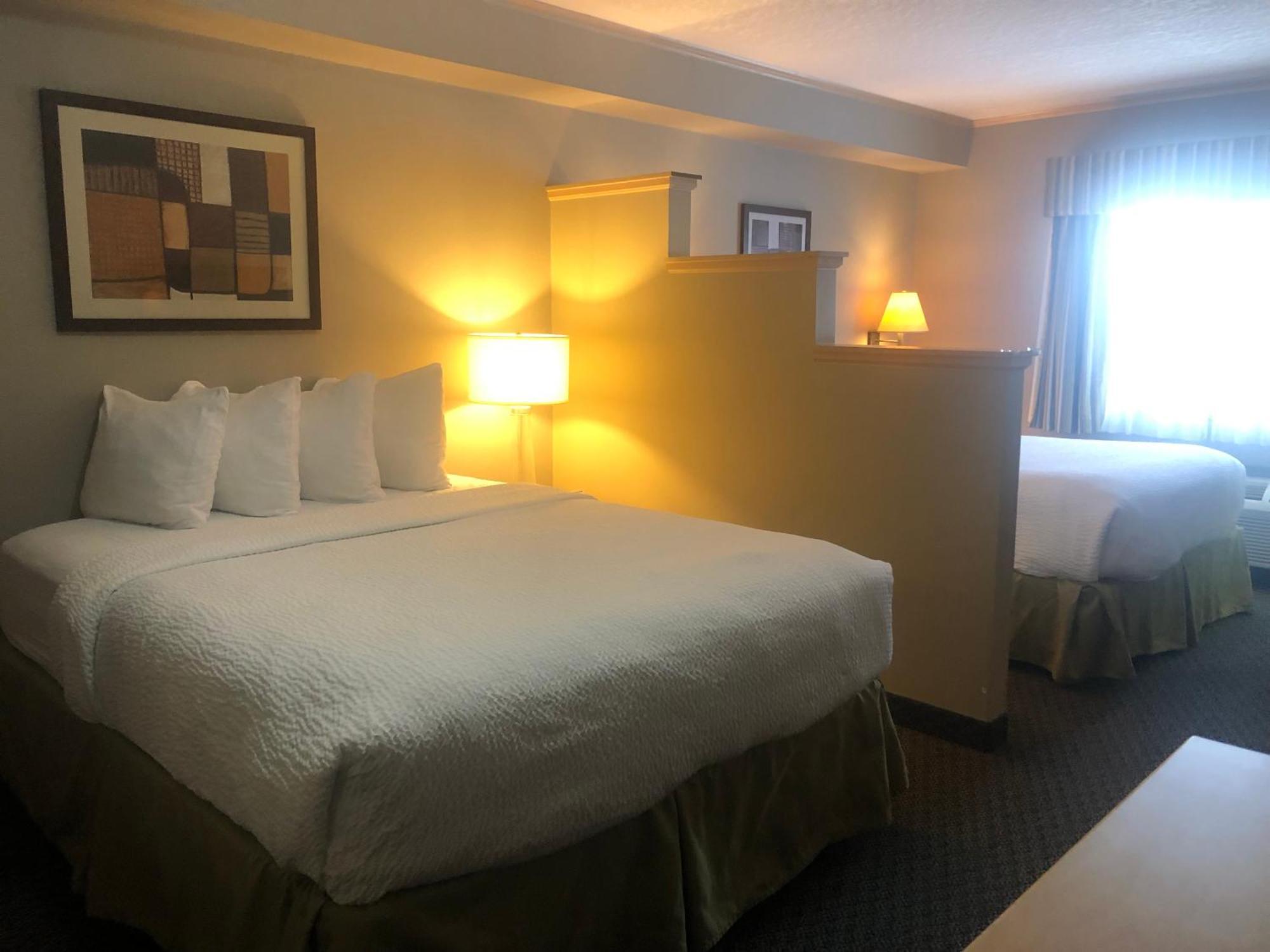 Travelodge By Wyndham Форт Макмъри Екстериор снимка