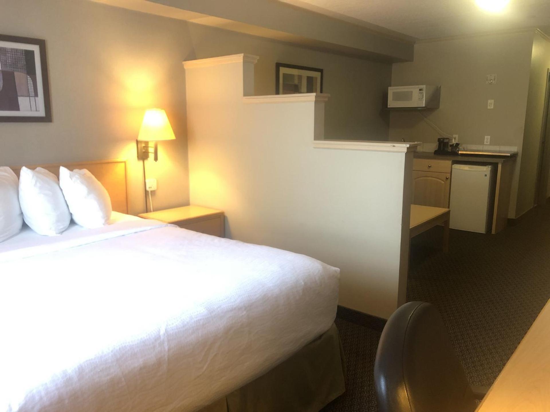 Travelodge By Wyndham Форт Макмъри Екстериор снимка