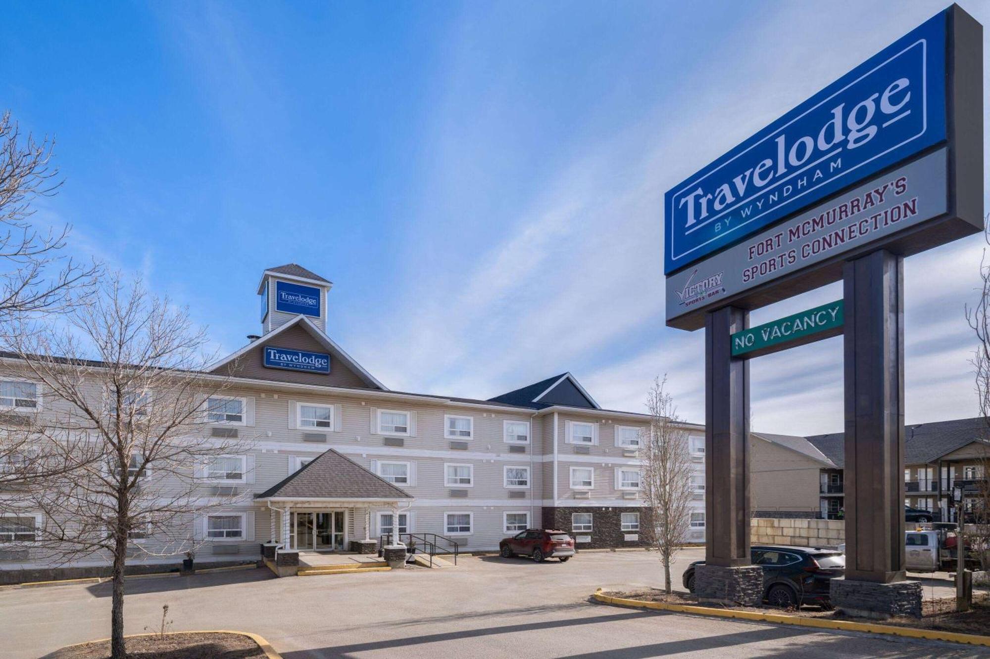 Travelodge By Wyndham Форт Макмъри Екстериор снимка