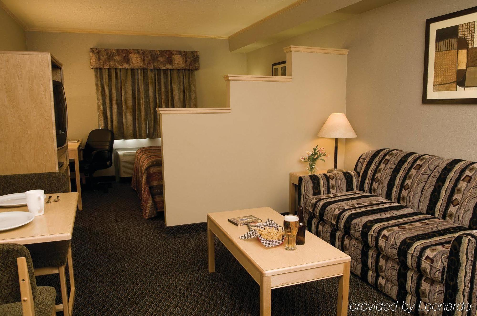 Travelodge By Wyndham Форт Макмъри Екстериор снимка